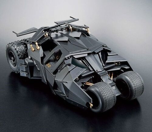Bandai Hobby Kit de Modelo DC Comics - Batimovil Batman Begins 1/35 SCALE