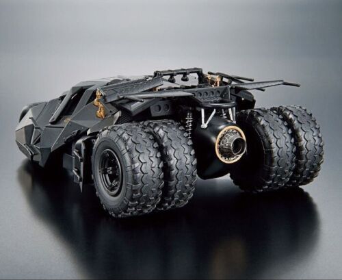 Bandai Hobby Kit de Modelo DC Comics - Batimovil Batman Begins 1/35 SCALE