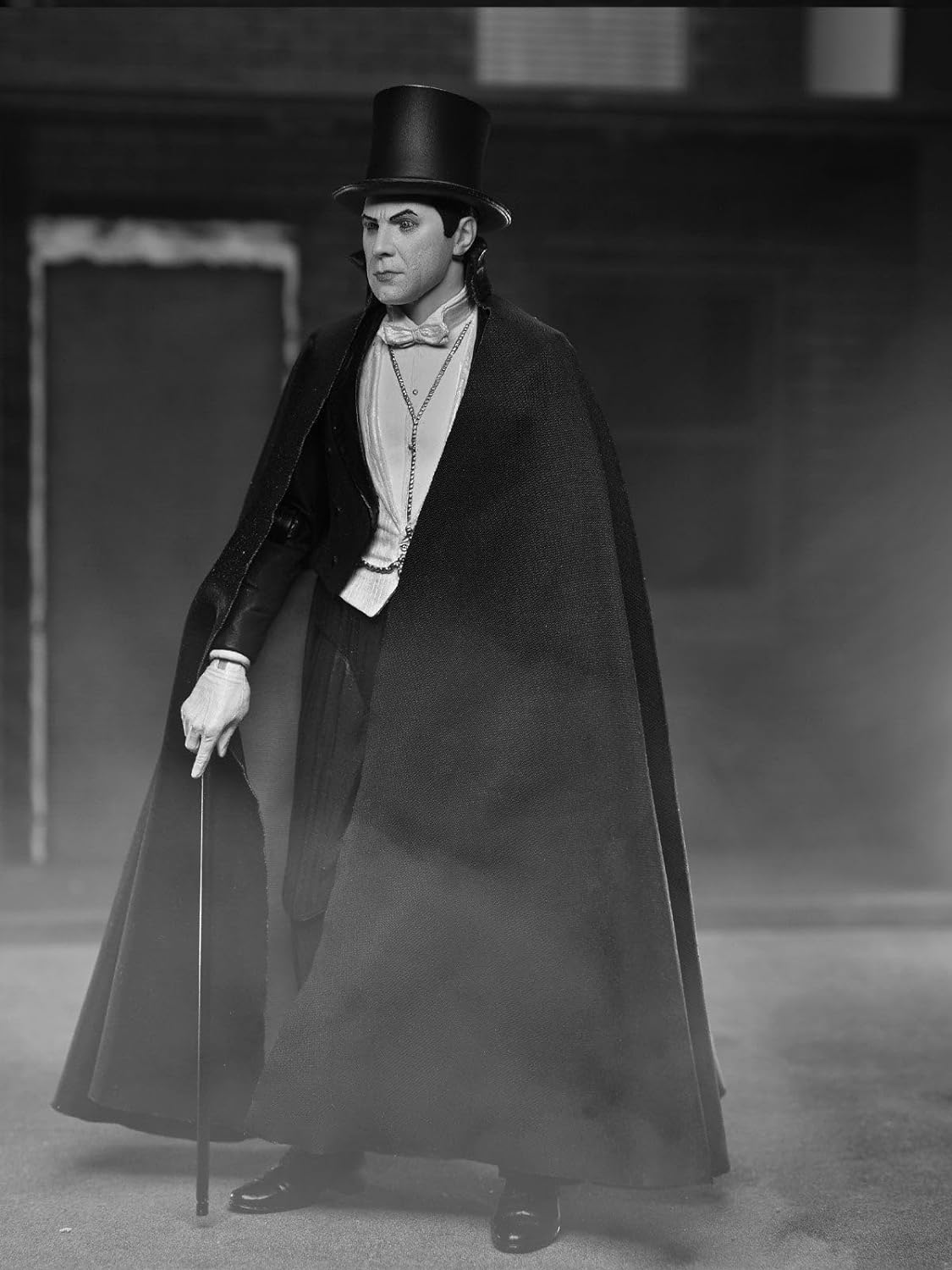 NECA Ultimate Dracula Carfax Abbey Blanco y negro