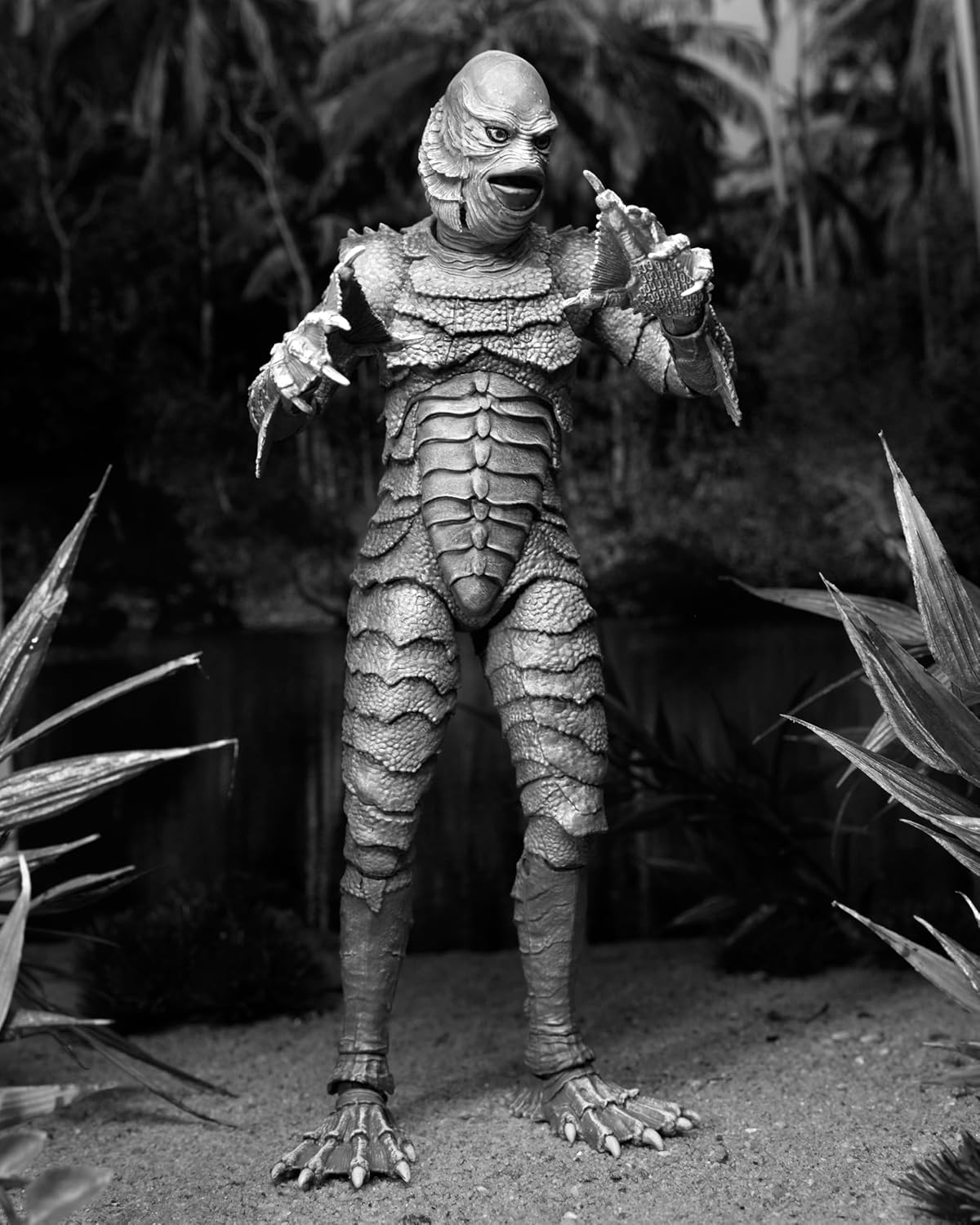 NECA Ultimate Criatura De La Laguna Negra (Blanco y Negro)