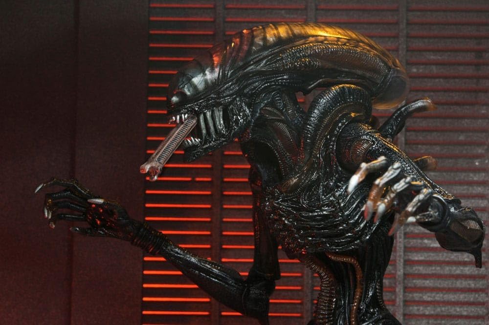 NECA Ultimate Alien Romulus Scorched Xenomorph