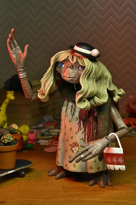 NECA Ultimate ET El extraterrestre Disfrazado