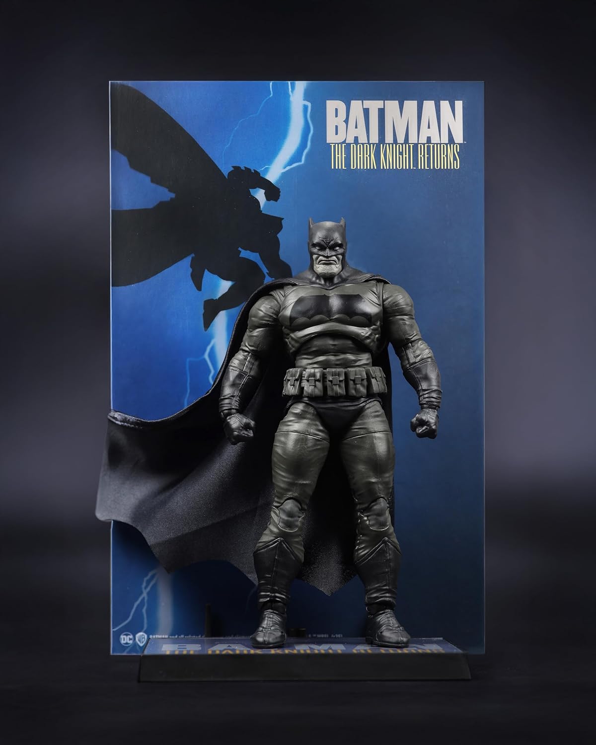 Mcfarlane Dc Multiverse Cover Recreations: Batman The Dark Knight Returns - Batman Gold Label