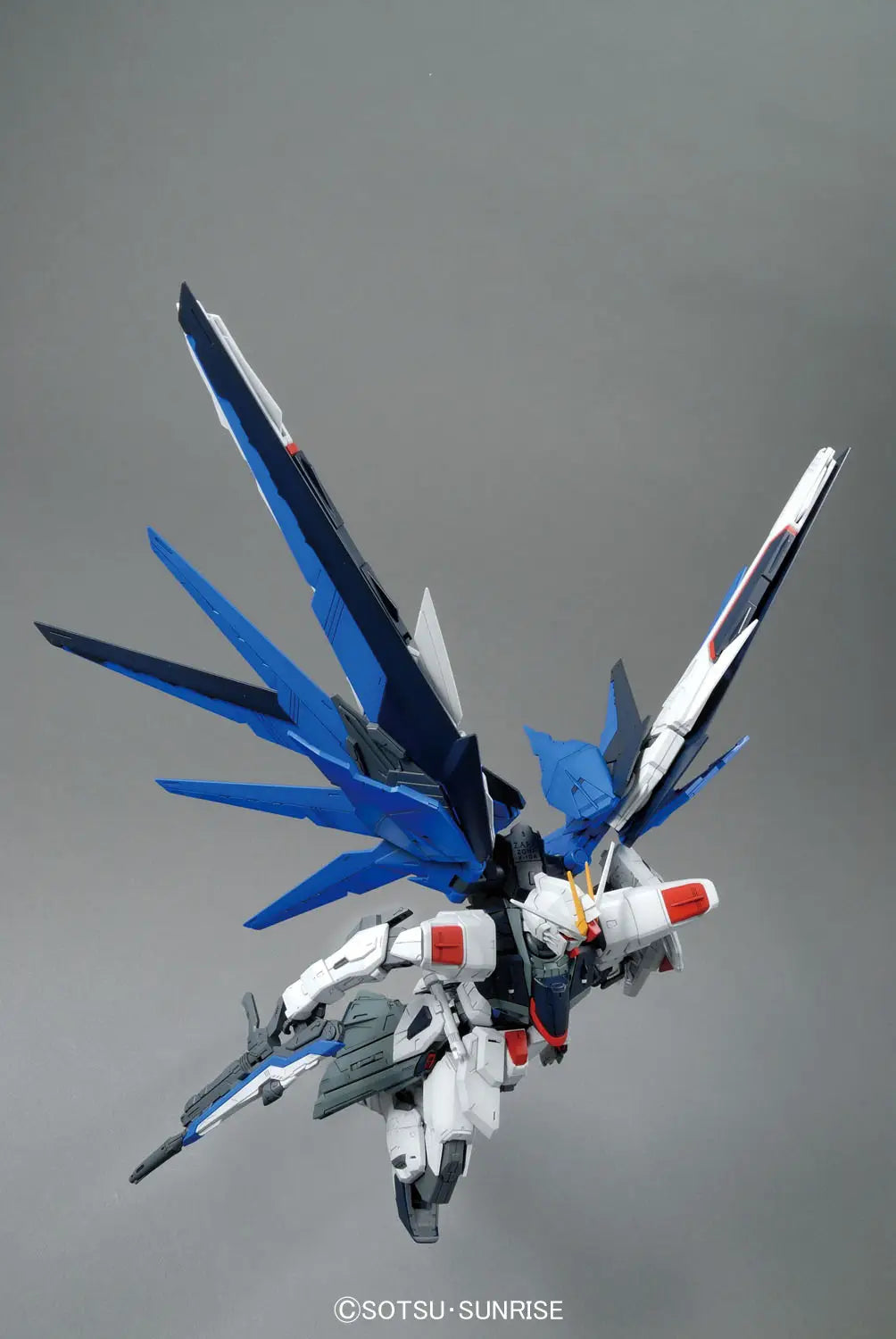Bandai Hobby Gundam Freedom Gundam Ver 2.0 MG 1/100