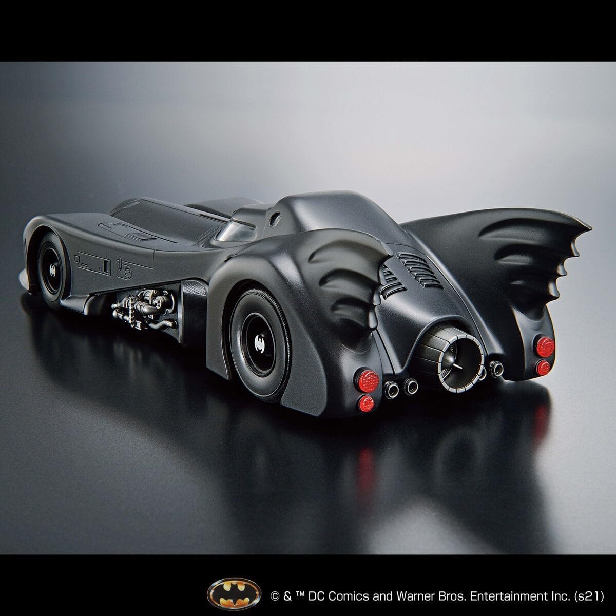 Bandai Hobby Kit de Modelo DC Comics - Batimovil Batman 1989    1/35 SCALE