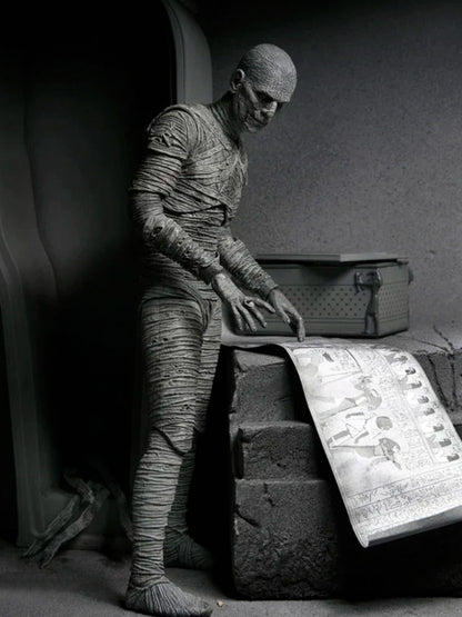 NECA Ultimate La momia Blanco y negro