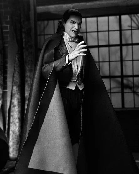 NECA Ultimate Dracula Carfax Abbey Blanco y negro