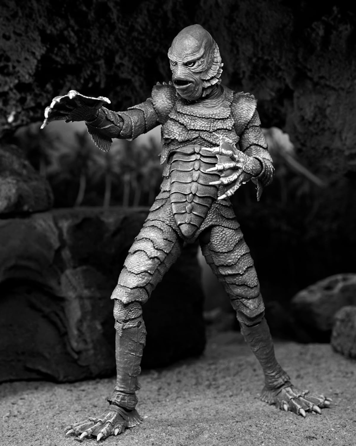 NECA Ultimate Criatura De La Laguna Negra (Blanco y Negro)