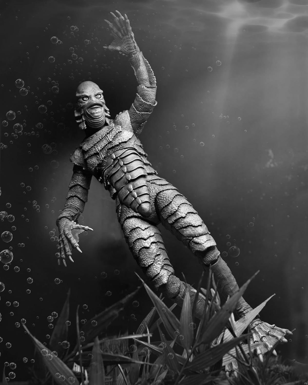 NECA Ultimate Criatura De La Laguna Negra (Blanco y Negro)