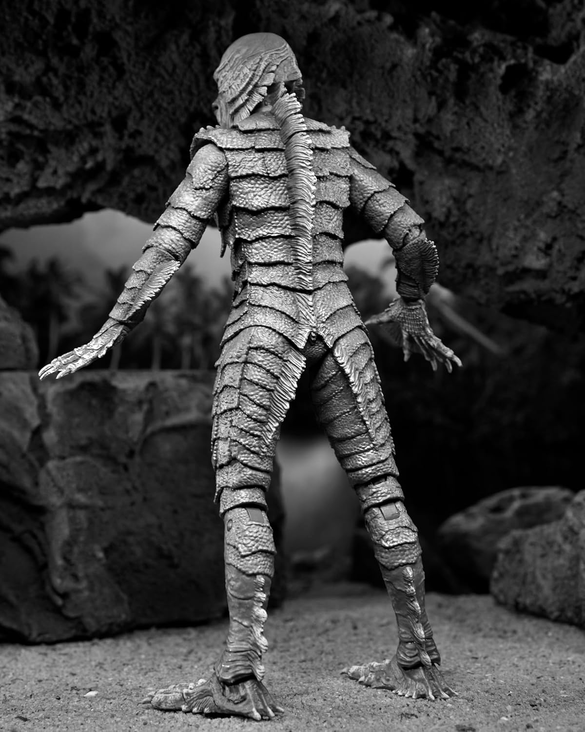 NECA Ultimate Criatura De La Laguna Negra (Blanco y Negro)