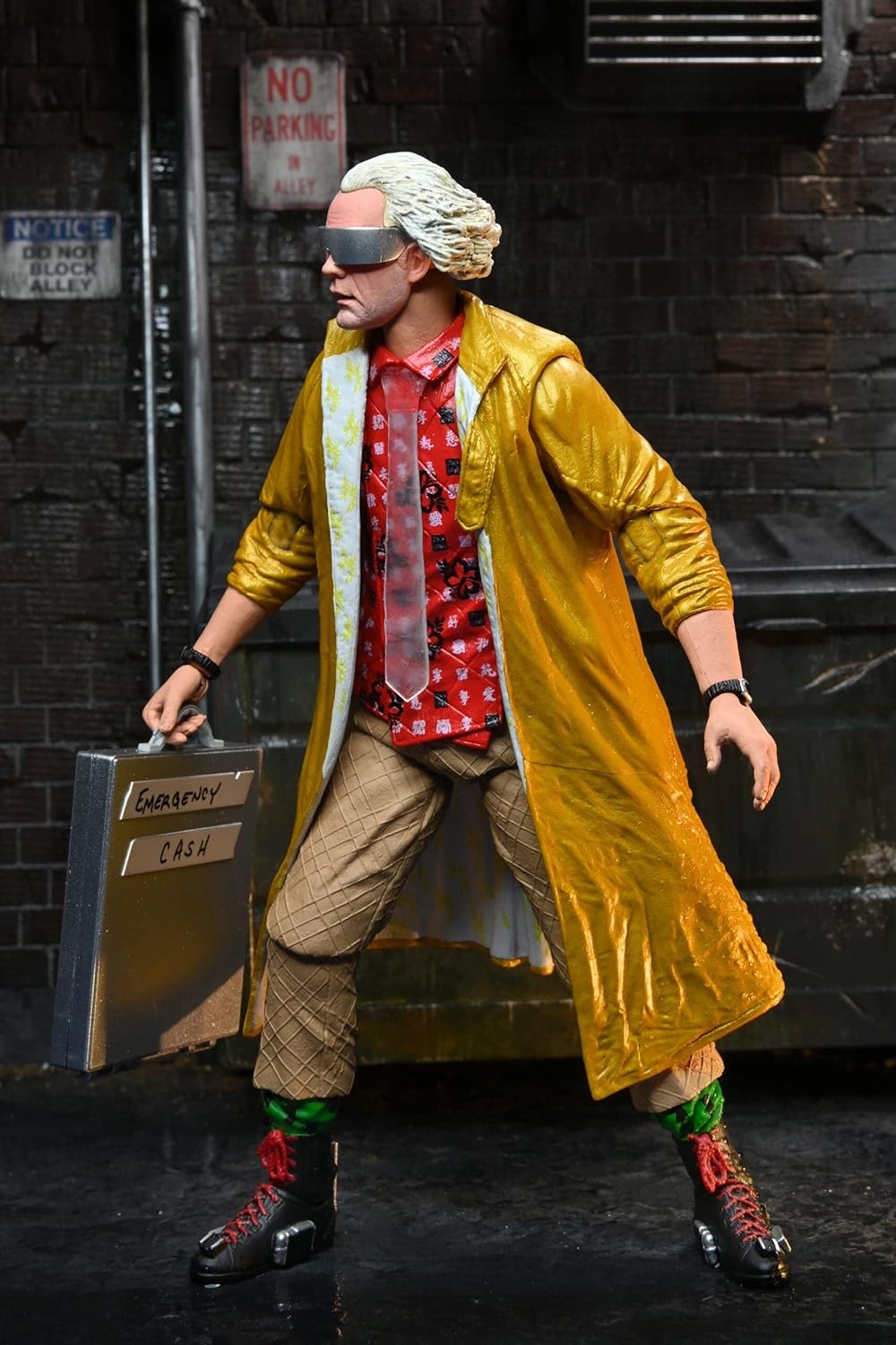 NECA Ultimate Volver al Futuro - Doc impermeable amarillo