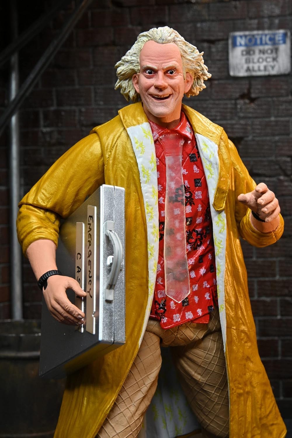NECA Ultimate Volver al Futuro - Doc impermeable amarillo