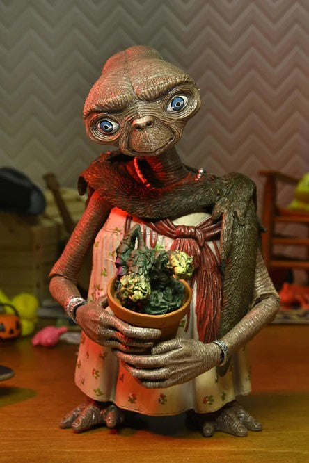 NECA Ultimate ET El extraterrestre Disfrazado