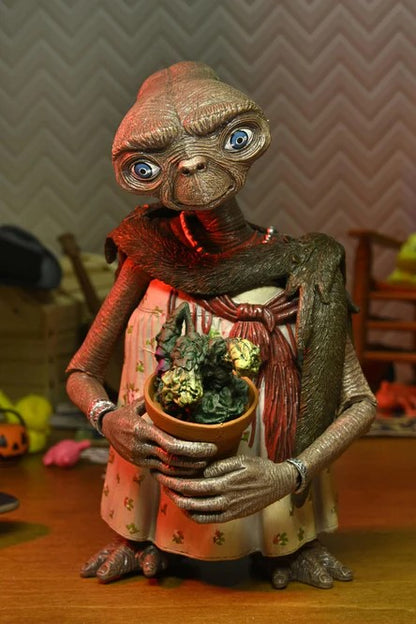 NECA Ultimate ET El extraterrestre Disfrazado