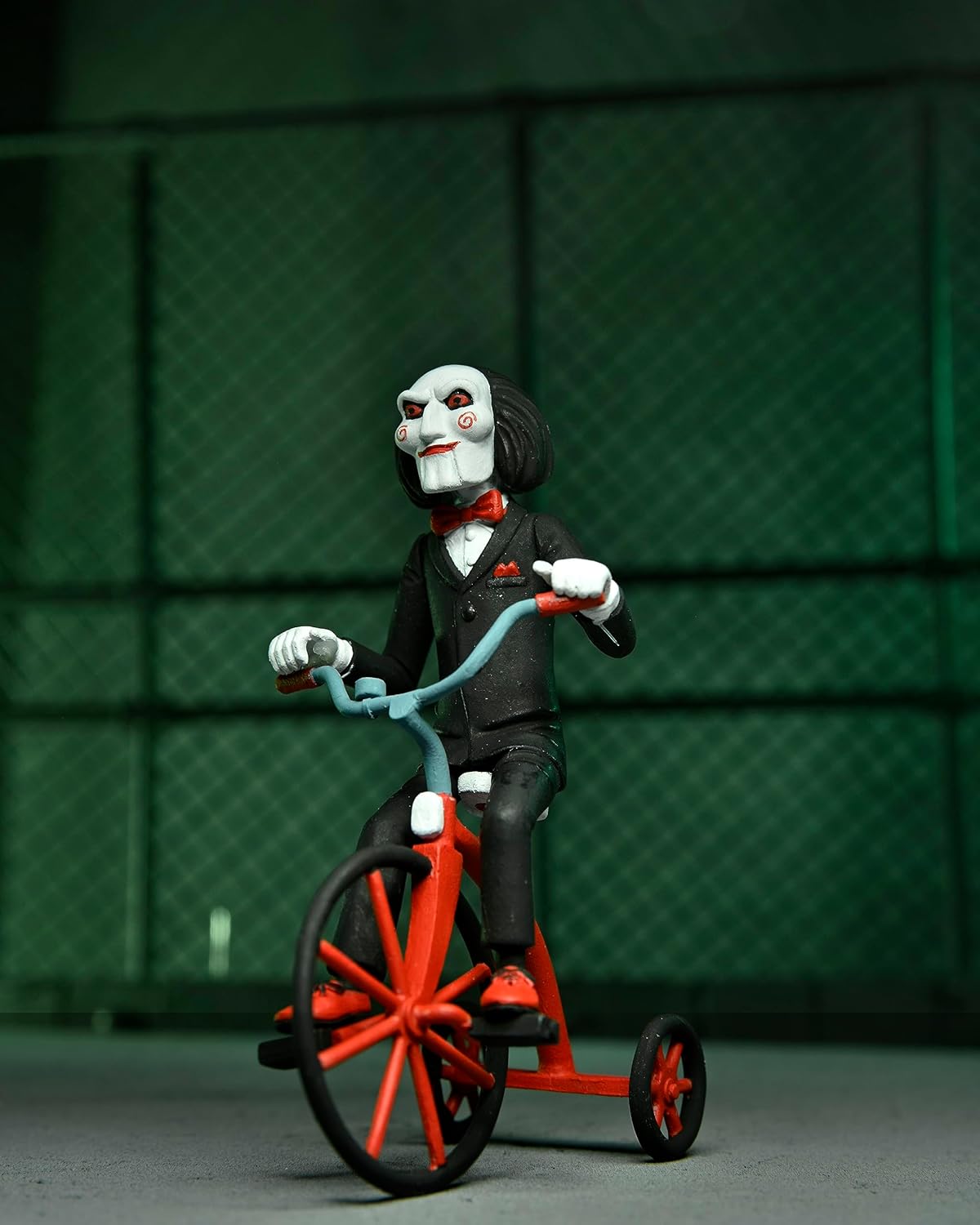 NECA Toony Terrors Saw - Set Asesino Jigsaw Y Marioneta Billy En Triciclo